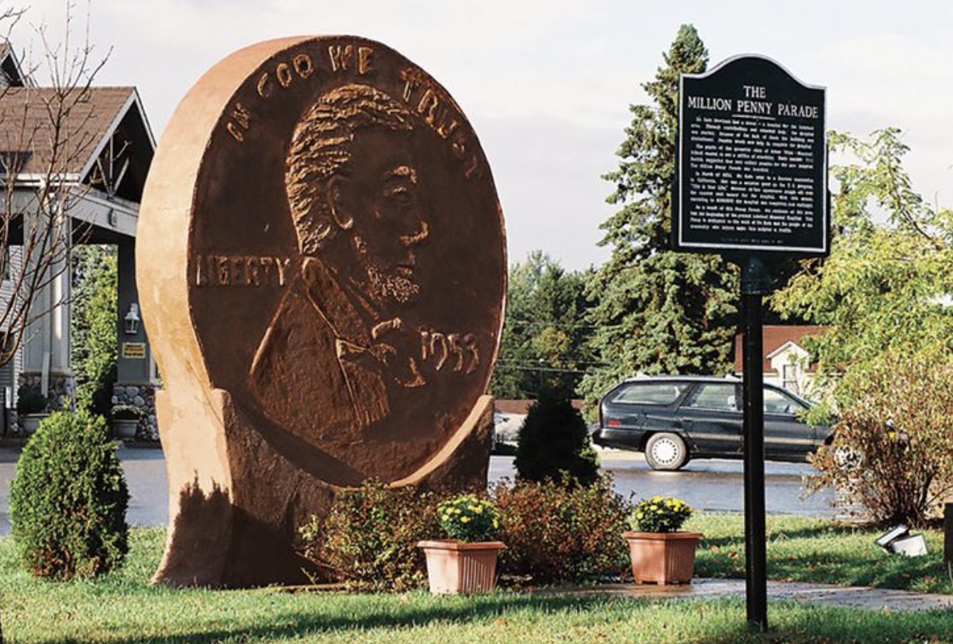 American Statues & Monuments That Can Only Exist Here